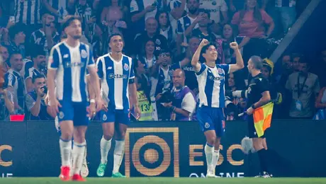 Santiago Giménez se quedó en la banca en triunfo de Porto contra Benfica