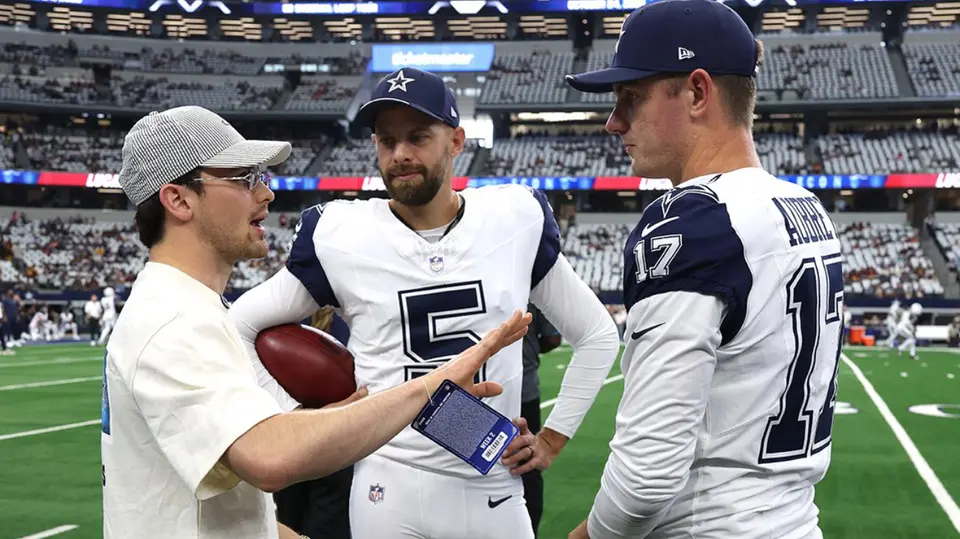 Pato O’Ward charló con varios elementos de los Cowboys antes del juego | @SomosCowboys