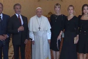 ¡Encuentro del día! Papa Francisco recibió a Sylvester Stallone y su familia en el Vaticano