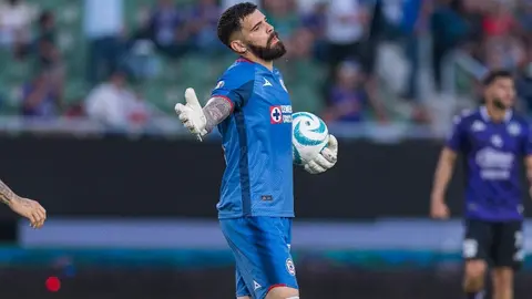 ¡Error en Cruz Azul! Salcedo y Gudiño se equivocan y regalan penalti a Mazatlán