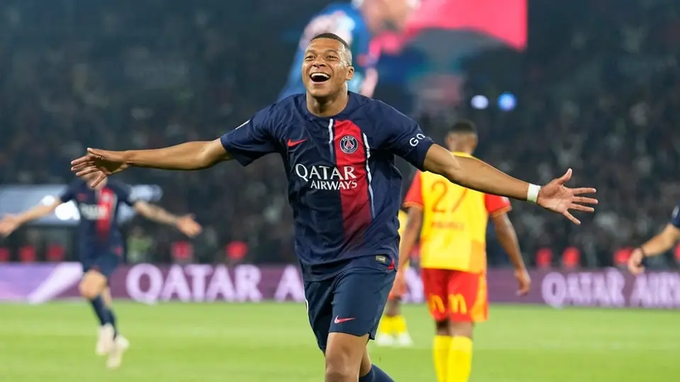 PSG consigue primer triunfo de la temporada tras vencer al Lens; Mbappé anotó dos goles