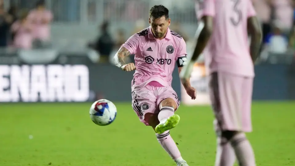 Messi rompe récord de Maradona con su gol de tiro libre ante Cruz Azul