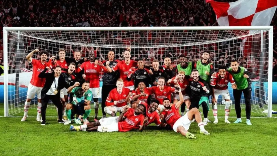 PSV Eindhoven golea a Rangers y consigue su boleto a la UEFA Champions League
