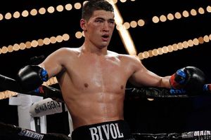 Dmitry Bivol no encuentra rival tras rechazar revancha con Canelo Álvarez