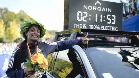 ¡Nuevo récord! Tigist Assefa marcó el mejor tiempo de una mujer en la historia del maratón