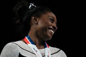 Simone Biles brilla en el Clásico de EU en su regreso tras parón de 2 años