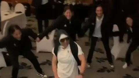 Panamericanos 2023: México Femenil celebra al estilo "La monja de la feria" su pase a la final