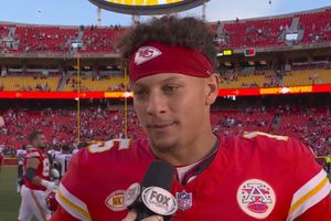Mahomes tras el touchdown de Kelce y la visita de Taylor Swift: 'Tenía que dárselo a Travis'