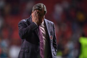 Periodista de ESPN se confunde con 'fake news' sobre el despido de Miguel Herrera