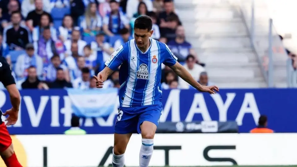 César Montes se rehusa a entrenar con el Espanyol para forzar su salida