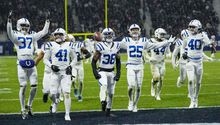 Colts interceptaron a Mac Jones en el último cuarto para cerrar su victoria en Alemania