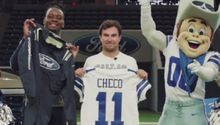 ¡Invitado especial! 'Checo' Pérez acude al entrenamiento de los Dallas Cowboys