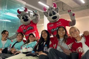 Jugadoras de América Femenil acudieron al Harp Helú para apoyar a Diablos Rojos