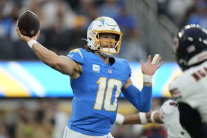 Justin Herbert brilló en la victoria de los Chargers en el Sunday Night ante los Bears
