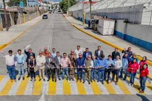 Inauguran Pedro Rodríguez y empresarios pavimentación en zona industrial en Atizapán