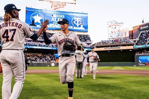 Astros de Houston arrasó con Twins de Minnesota y se adelantan en la serie