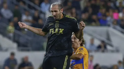 Chiellini le da balonazo a Córdova y se arma conato de bronca en el LAFC vs Tigres