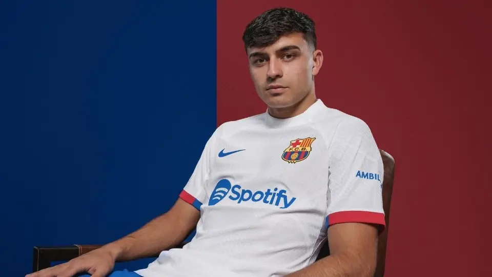 Barcelona presenta nuevo uniforme blanco y pone fin a los rumores