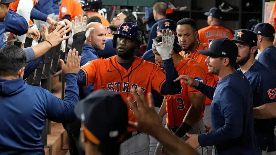 Astros derrota a Rangers y se mantiene con vida en la Serie de Campeonato