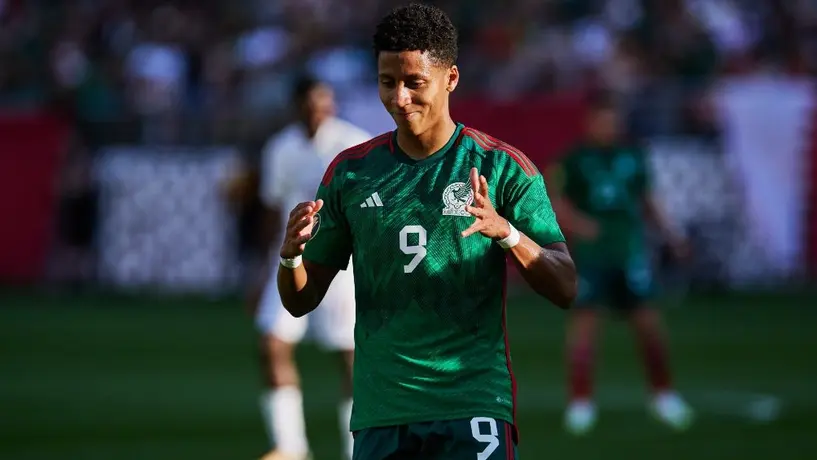 ¿Ozziel Herrera se va a Tigres? Charly Rodríguez 'spoilea' posible fichaje con 'cheve' en la mano