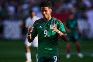 ¿Ozziel Herrera se va a Tigres? Charly Rodríguez 'spoilea' posible fichaje con 'cheve' en la mano