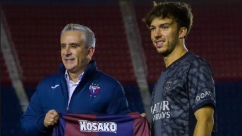 Pierre Gasly sostuvo en partido amistoso en el Estadio Azulgrana