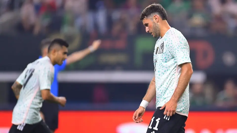 ¡Al poste! Santiago Giménez falla penal con México ante Australia