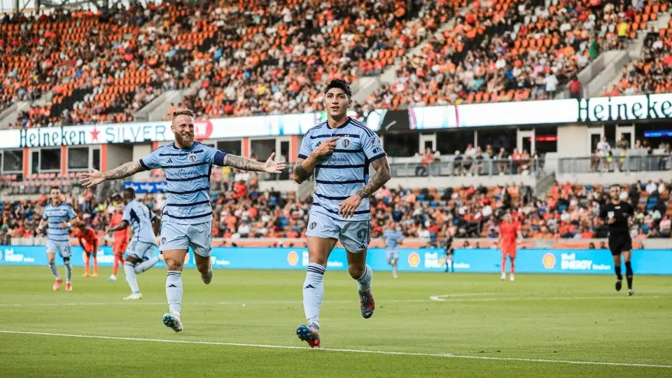 Alan Pulido brilla con doblete en el empate de Kansas City ante Houston Dynamo