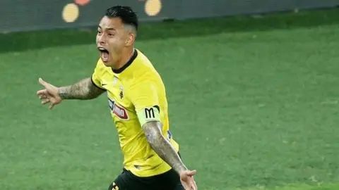 AEK Athens empata ante el Dinamo y avanza en las clasificatorias de Champions League