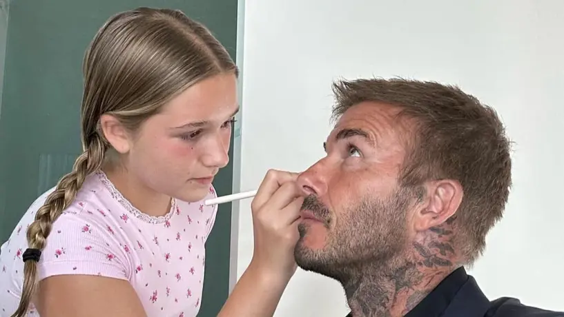 Critican en redes a David Beckham por dar beso a su hija en los labios