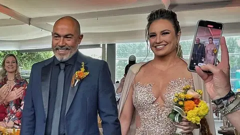 María José celebra sus Bodas de Porcelana con su esposo Mauricio García