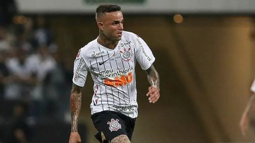¡Lo agarran en la 'movida'! Afición del Corinthians agrede a Luan tras salir de un motel
