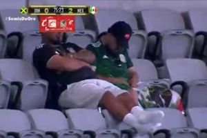 ¡Insólito! Aficionado se queda dormido en el México vs Jamaica de Copa Oro
