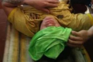 ¡La violencia continúa! Aficionados lanzan agua caliente a jugador de equipo rival