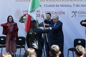 Andrés Manuel López Obrador abanderó a los atletas ParaPanamericanos