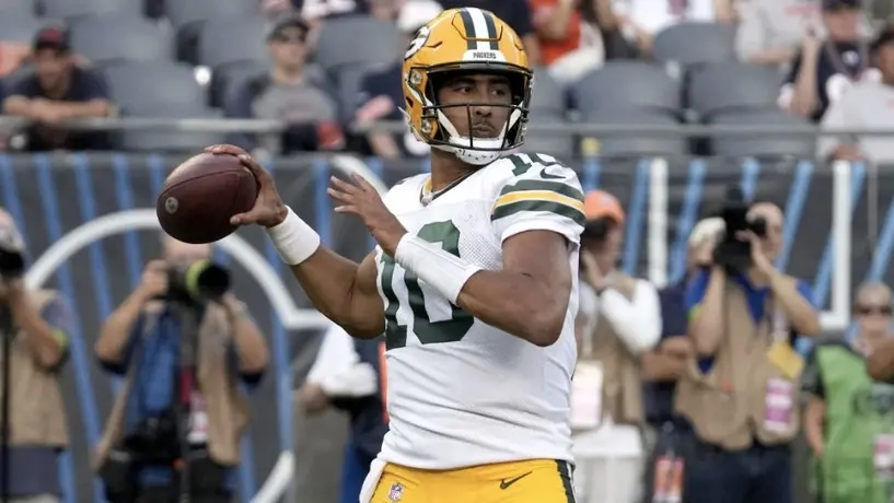 Jordan Love lanza tres pases de anotación en su primer juego con los Packers