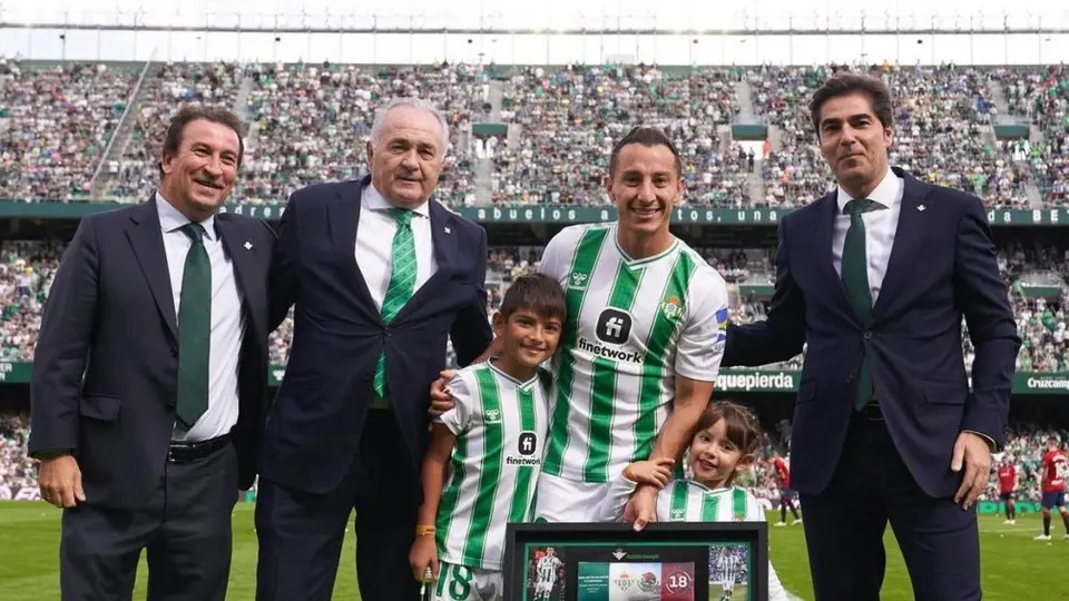 Real Betis realiza homenaje a Guardado en la victoria frente al Osasuna