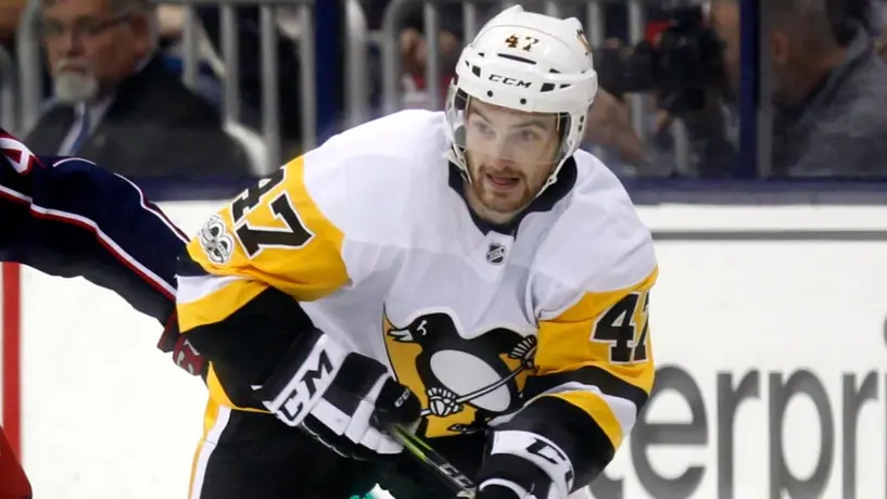 Adam Johnson, ex jugador de NHL, fallece tras patada en un juego y sufrir corte en el cuello
