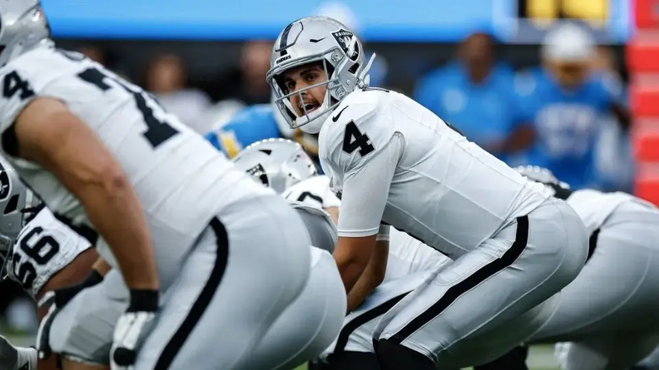 Raiders cayó ante Chargers en el debut de Aidan O' Connell y suman tres derrotas en fila