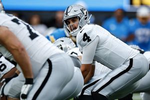 Raiders cayó ante Chargers en el debut de Aidan O' Connell y suman tres derrotas en fila