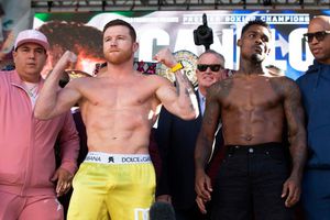 Canelo vs Charlo: ¿Quién es el favorito para las casas de apuestas?