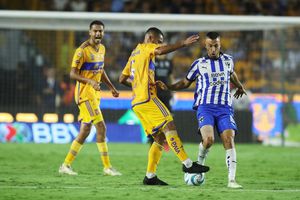 ¡Olé! Rafa Carioca 'humilló' a Sergio Canales durante el Clásico Regio con gran túnel