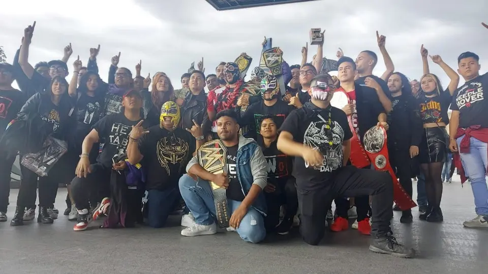 Aficionados recibieron a la WWE en la Arena Ciudad de México