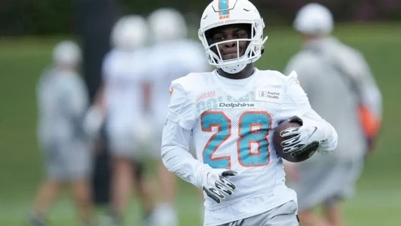 De'Veon Achane, corredor de Miami, será baja tras lesionarse la rodilla