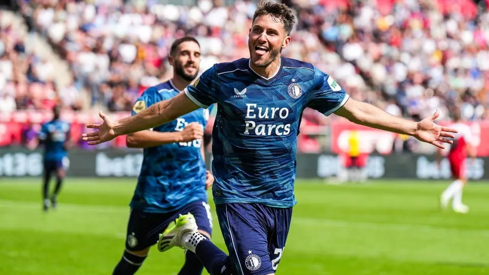 Santi Giménez brilla con otro doblete en el Feyenoord, esta vez fue ante Utrecht