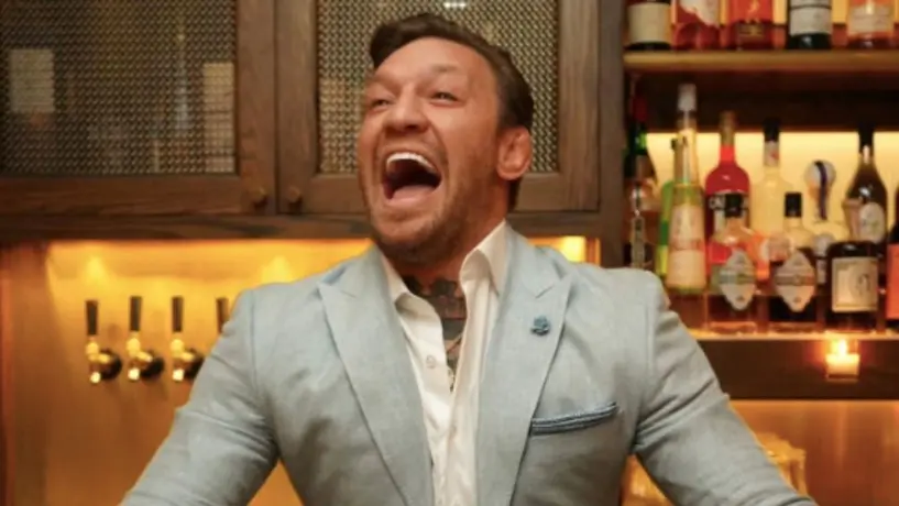 Conor McGregor 'domina' el cielo irlandés y presume su lujoso viaje en jet