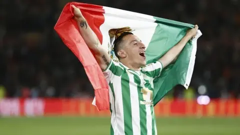 Andrés Guardado tras imponer récord histórico con el Betis: 'Soy un sevillano más'