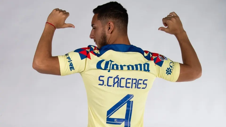 América: Sebastián Cáceres fue reconocido por cumplir 100 juegos con las Águilas