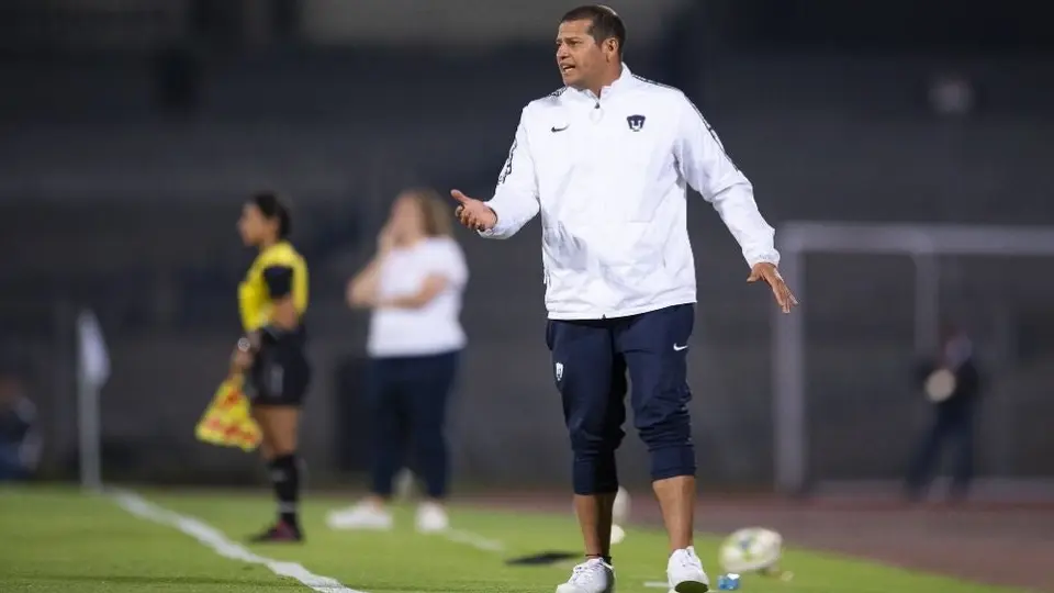 Jonathan Lazcano, DT de Pumas Femenil, aseguró que el objetivo del equipo es levantar el título