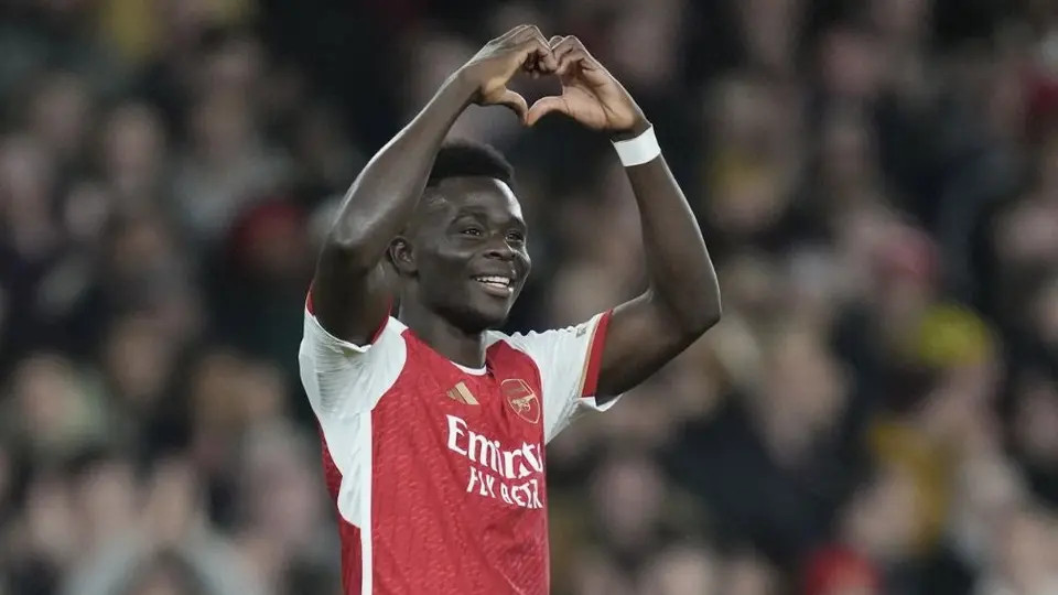 Arsenal vence a un inoperante Sevilla y asegura su pase a Octavos